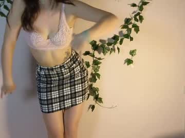 girl
        teresabriggs cam image #2419878