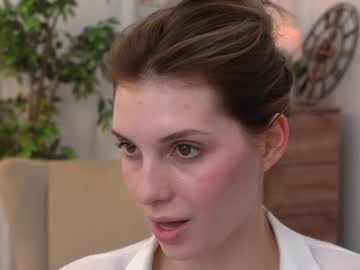 girl
        refined_style cam image #5216172