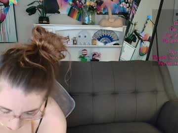 girl
        novaharper cam image #6808079