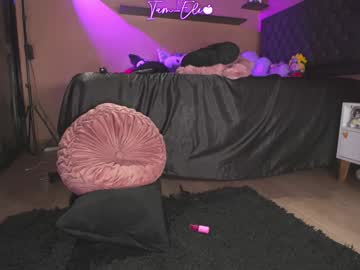 girl
        iam_eli cam image #6721527