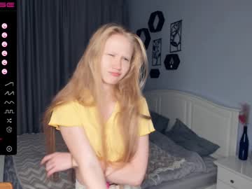 girl
        dexterity_of_love cam image #5076456