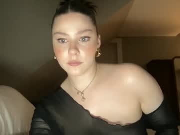 girl
        novavangogh cam image #2153969