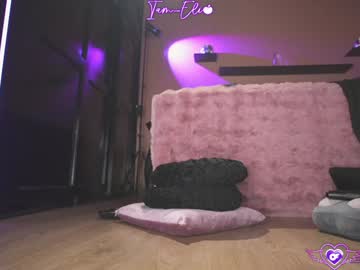 girl
        iam_eli cam image #6765725