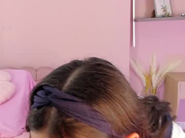 girl
        little_effy18_ cam image #4890457