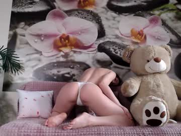 girl
        jennycutey cam image #1249738