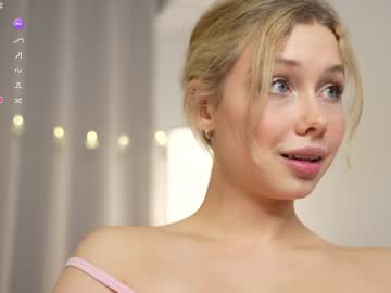 girl
        april_blush cam image #5591460