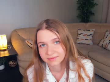 girl
        harrietbaldwin cam image #3083159