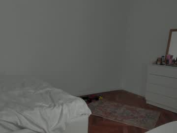 girl
        vivienne_westwoood cam image #1505018