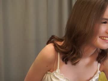 girl
        harrieteasley cam image #5588713