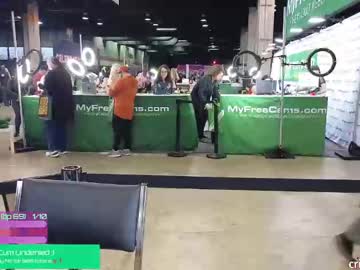 girl
        crimsonkitten cam image #6541482