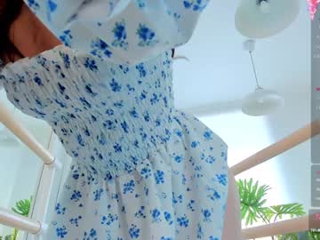 girl
        emilia_dream cam image #4462609