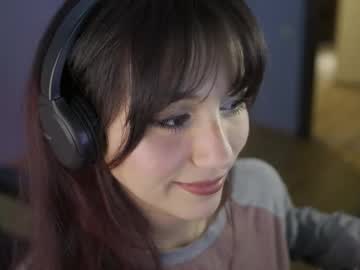 girl
        greeny_mat cam image #6425156