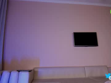 girl
        hollyextra cam image #3099803