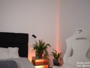 girl
        aria_diaz cam image #4018109