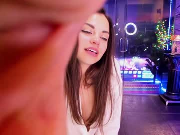 girl
        alma_pearl cam image #1272334