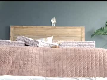 couple
        mssbb cam image #6160291