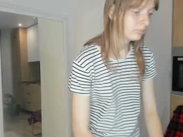 girl
        lynncodrington cam image #4598355
