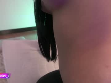 girl
        nicdani_1 cam image #4718378