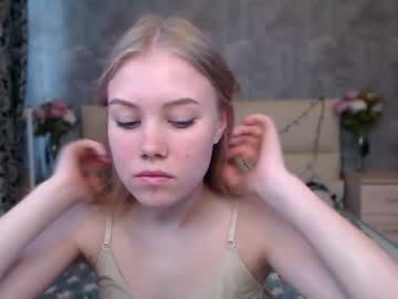 girl
        nancygordon77 cam image #1683114