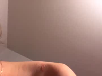 girl
        rosykindred cam image #119677