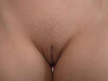 girl
        dovia cam image #4874059