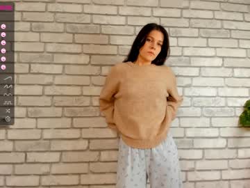 girl
        carolynjacquelins cam image #263206