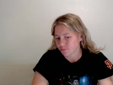girl
        beccafields cam image #1191396