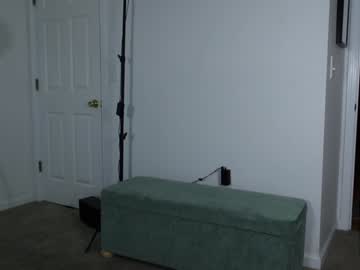 couple
        ari_lovexo cam image #5543202