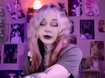 girl
        lollyshy__ cam image #6692213