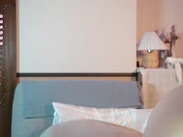 girl
        ellieintokyo cam image #2558268