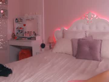 girl
        velerycute cam image #4046484