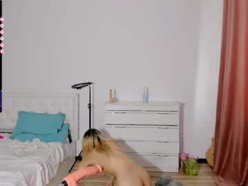 girl
        peow_peow_ cam image #775381