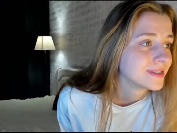 girl
        sophie_crashh cam image #1555796