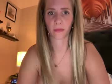 girl
        luxlovely111 cam image #4947907
