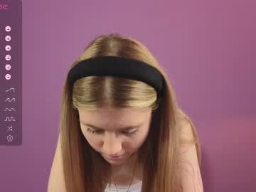 girl
        alisia_spinnet cam image #3233146