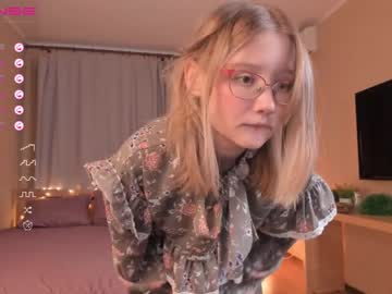 girl
        bettybarnett cam image #1822574