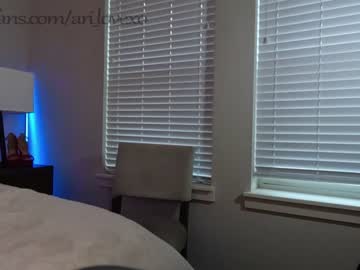 couple
        ari_lovexo cam image #1930355