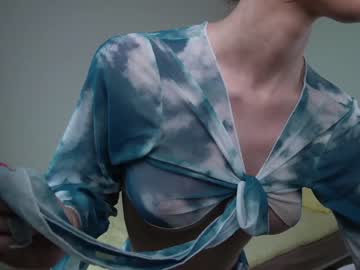 girl
        daisy_mint cam image #1646925
