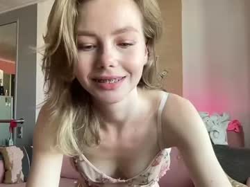 girl
        elli_harmon cam image #1625549