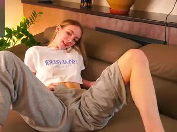 girl
        sunnivaharder cam image #6567775