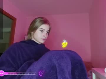 girl
        roxxxie_reid cam image #6433478