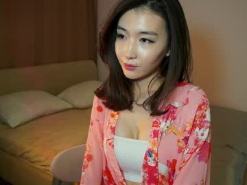 girl
        natsumiito cam image #5066639