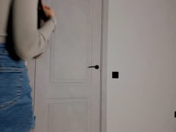 girl
        emilybatee cam image #1209546