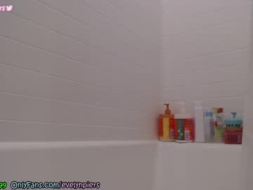 girl
        evelynpiers cam image #1241766
