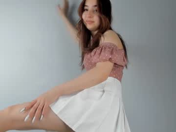 girl
        evadolphin cam image #1591031