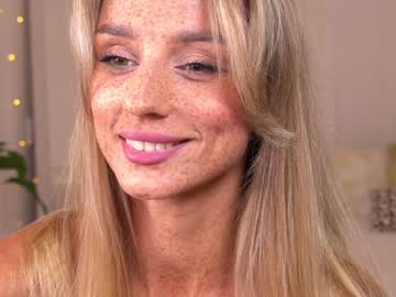girl
        artease cam image #4930171