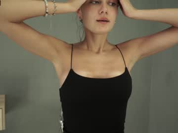 girl
        tessarosse_ cam image #2062067