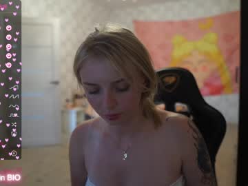 girl
        holydumplings cam image #2379596