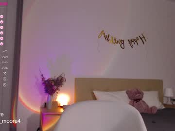girl
        lumoore cam image #2172626