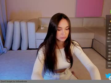 girl
        hollyextra cam image #2272684
